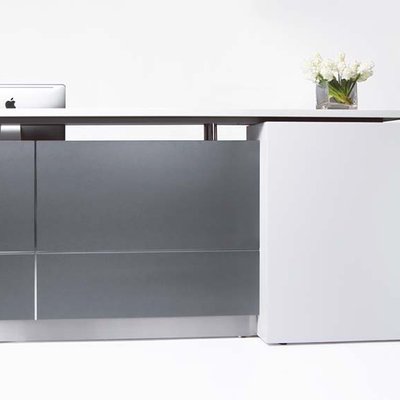 Calvin 21 Reception Counter